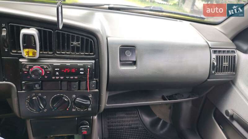 Седан Volkswagen Passat 1990 в Дубно