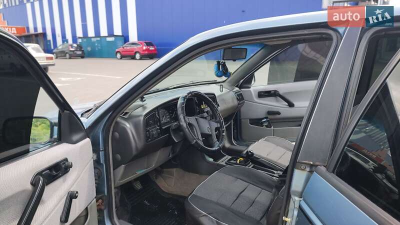 Седан Volkswagen Passat 1990 в Дубно