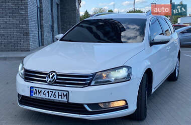 Універсал Volkswagen Passat 2011 в Житомирі
