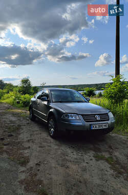 Седан Volkswagen Passat 2004 в Киеве