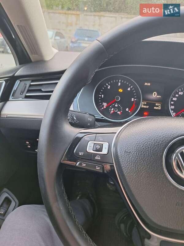 Универсал Volkswagen Passat 2015 в Хмельницком