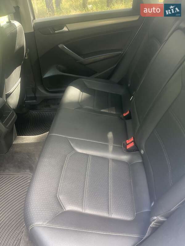 Седан Volkswagen Passat 2014 в Києві