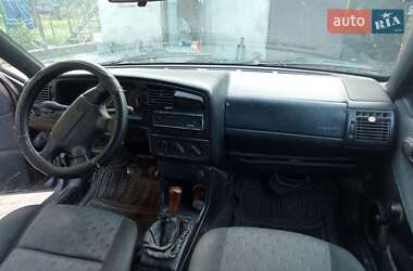 Седан Volkswagen Passat 1994 в 