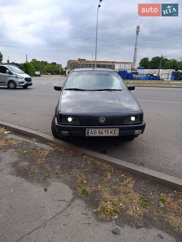 Седан Volkswagen Passat 1993 в Немирове