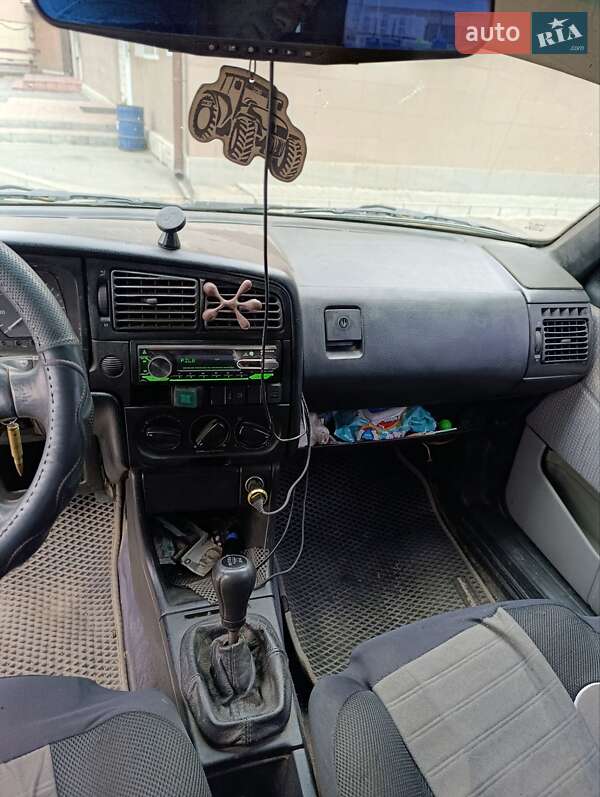 Седан Volkswagen Passat 1993 в Немирове