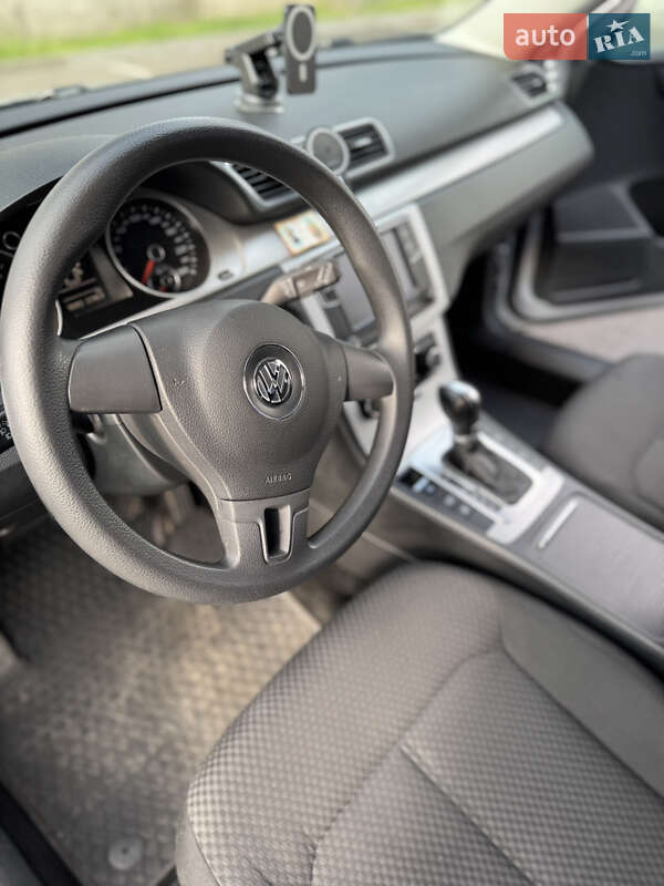 Универсал Volkswagen Passat 2013 в Хмельницком