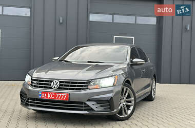 Седан Volkswagen Passat 2016 в Нововолынске