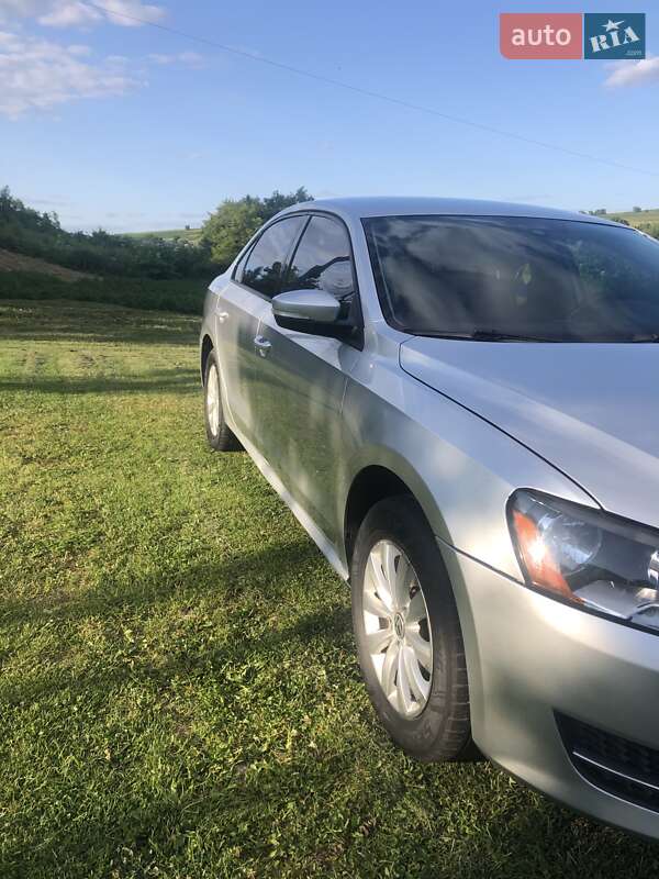 Седан Volkswagen Passat 2014 в Ивано-Франковске