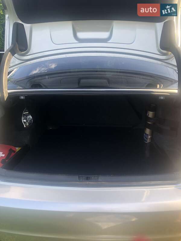 Седан Volkswagen Passat 2014 в Ивано-Франковске