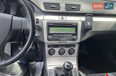 Універсал Volkswagen Passat 2009 в 