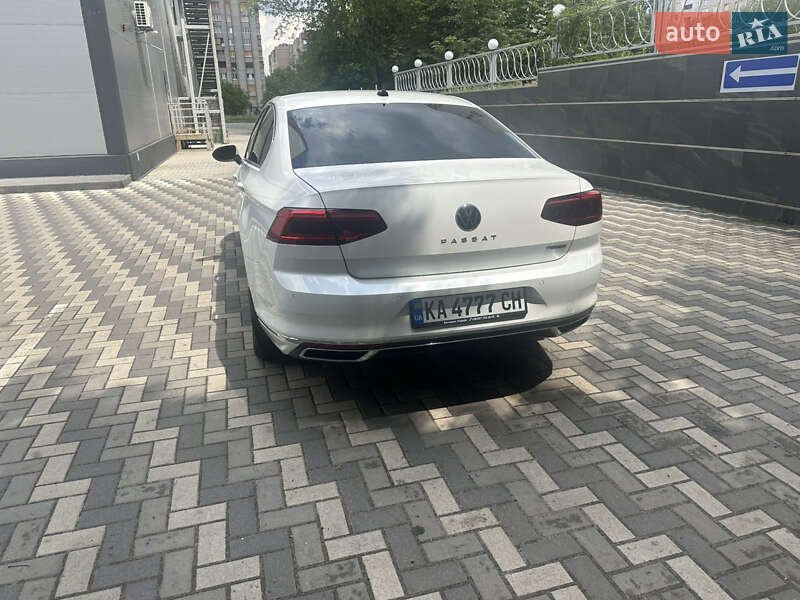 Седан Volkswagen Passat 2021 в Киеве