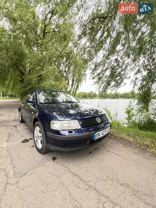 Седан Volkswagen Passat 2000 в Рівному