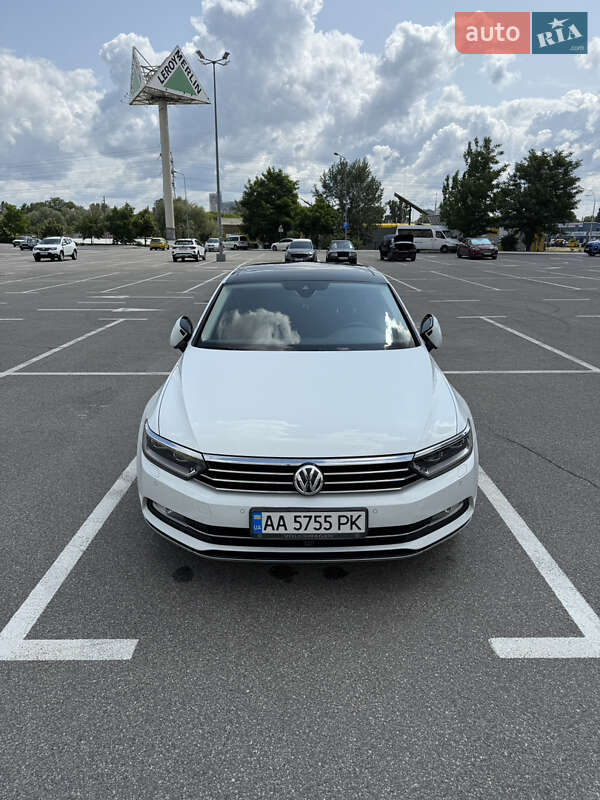 Седан Volkswagen Passat 2017 в Киеве