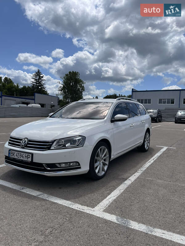 Універсал Volkswagen Passat 2011 в 