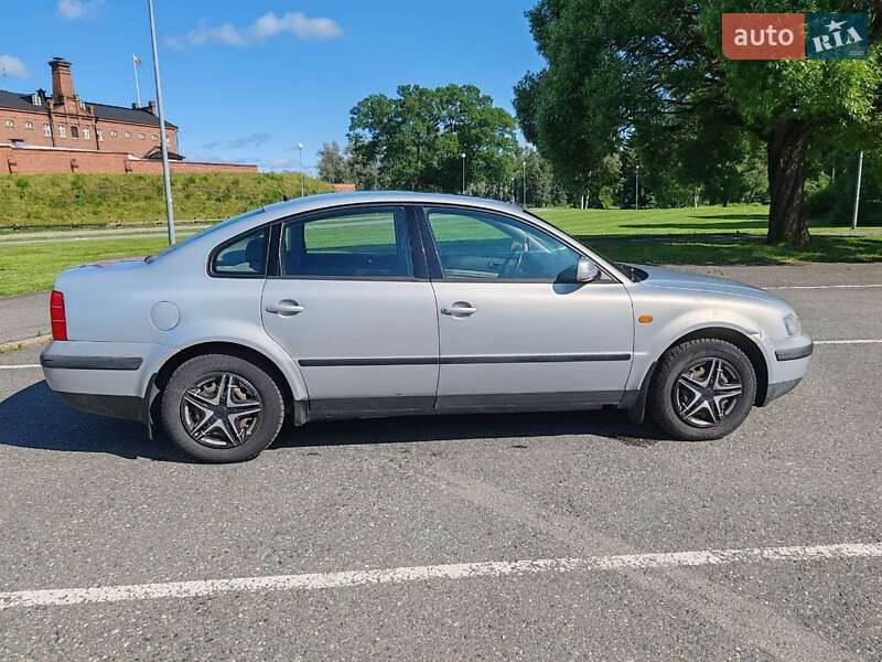 Седан Volkswagen Passat 1998 в Глобиному