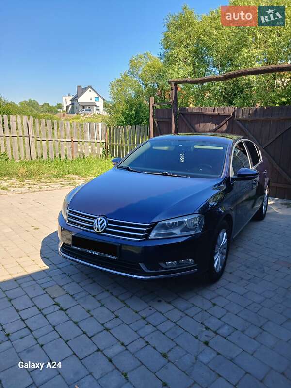 Седан Volkswagen Passat 2012 в Львове