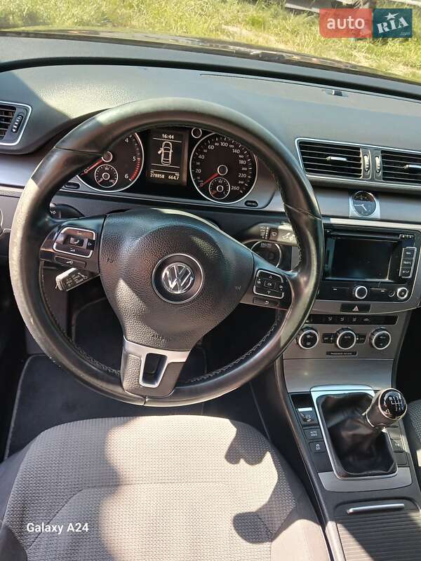 Седан Volkswagen Passat 2012 в Львове