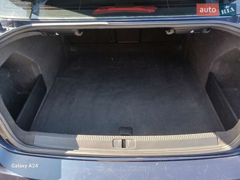 Седан Volkswagen Passat 2012 в Львове