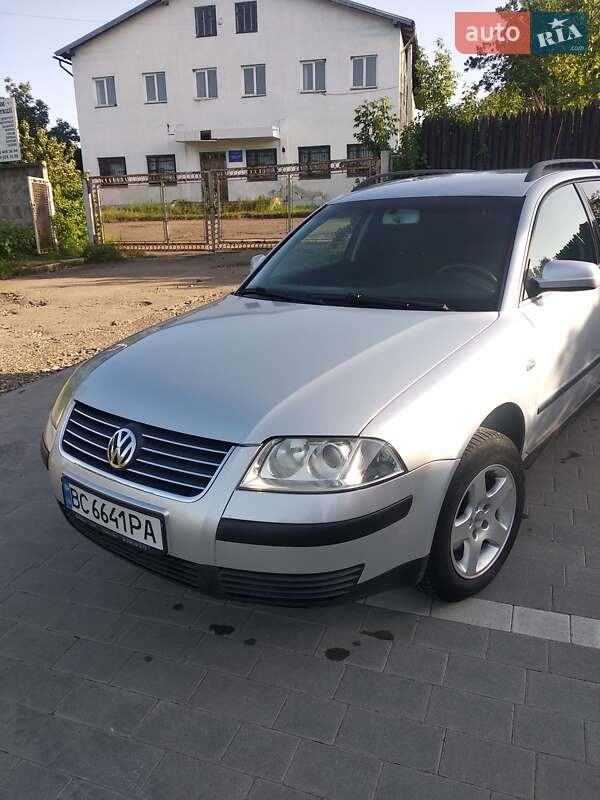 Универсал Volkswagen Passat 2001 в Бориславе