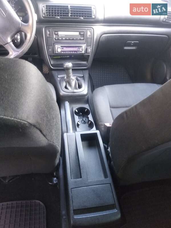 Универсал Volkswagen Passat 2001 в Бориславе