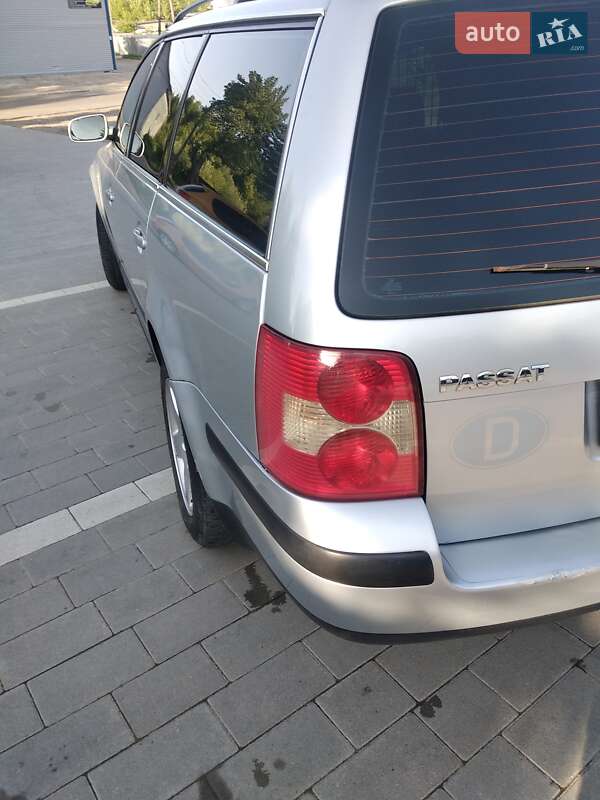 Универсал Volkswagen Passat 2001 в Бориславе