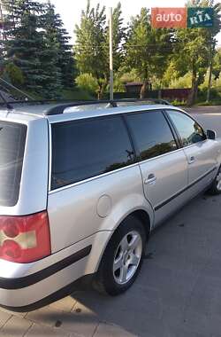 Универсал Volkswagen Passat 2001 в Бориславе