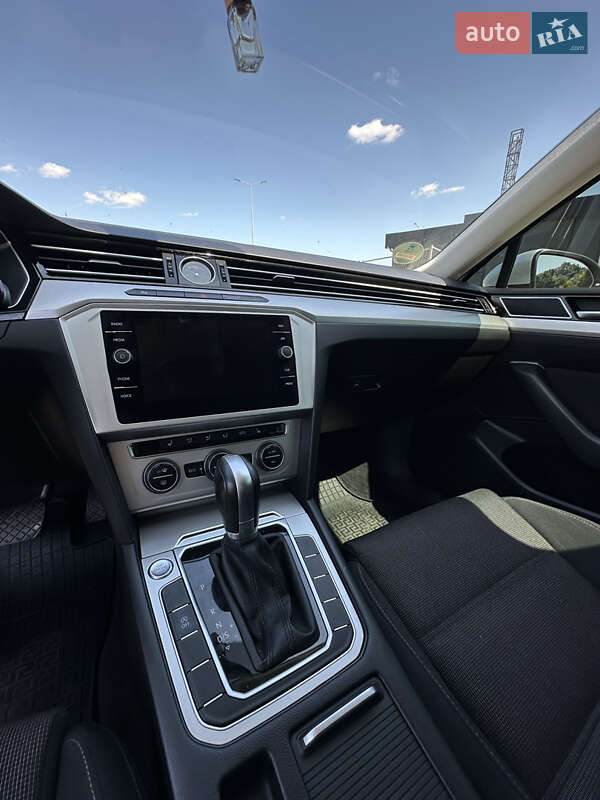 Универсал Volkswagen Passat 2018 в Дубно фото 38 Универсал Volkswagen Passat 2018 в Дубно