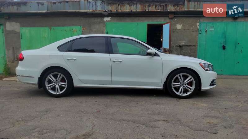 Седан Volkswagen Passat 2018 в Киеве