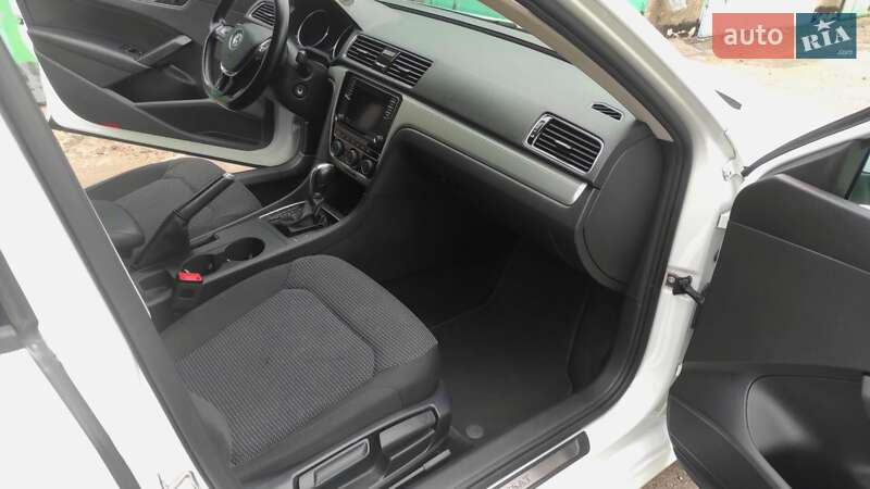 Седан Volkswagen Passat 2018 в Киеве