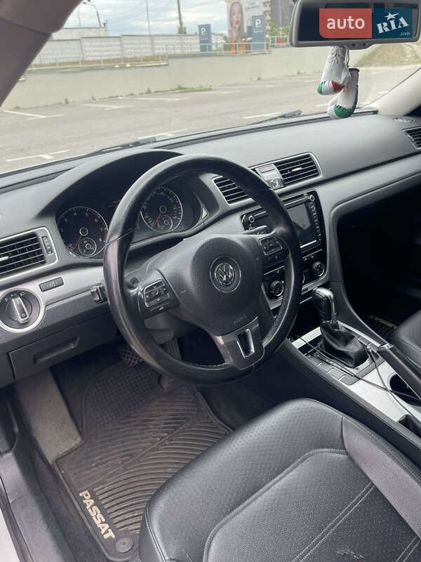 Седан Volkswagen Passat 2013 в Києві