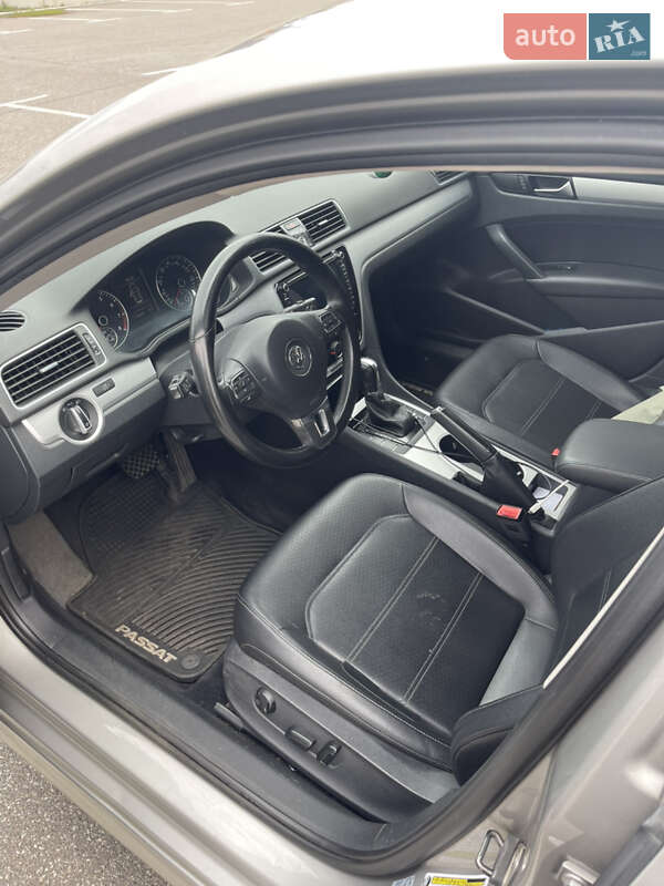 Седан Volkswagen Passat 2013 в Києві