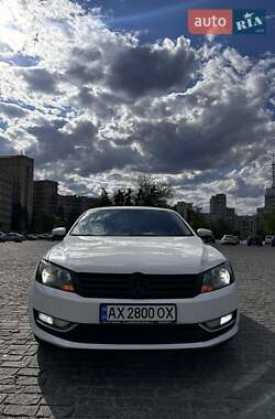 Седан Volkswagen Passat 2013 в Харкові