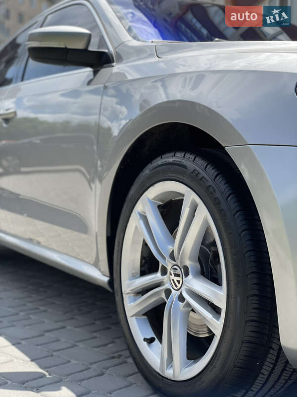 Седан Volkswagen Passat 2013 в Тернополі