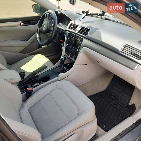 Седан Volkswagen Passat 2014 в Луцке