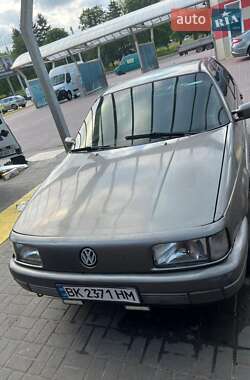 Седан Volkswagen Passat 1992 в Рівному