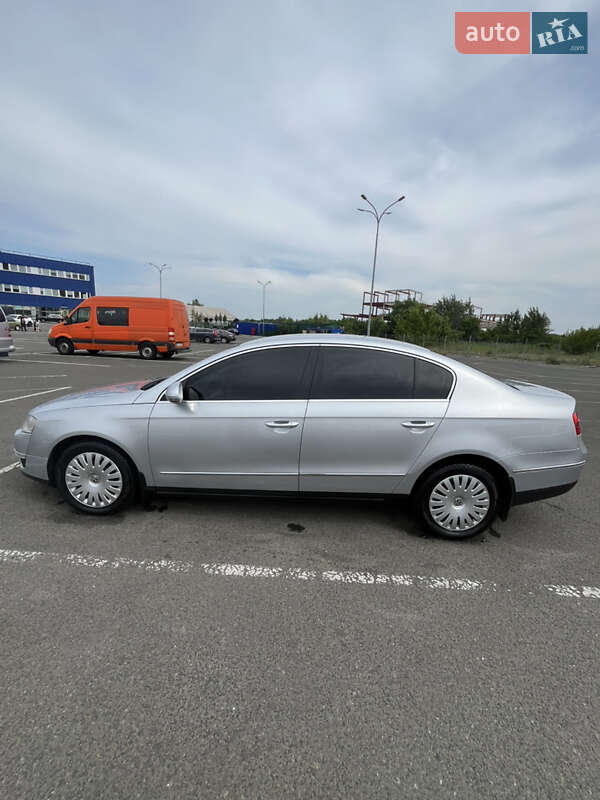 Седан Volkswagen Passat 2008 в Києві