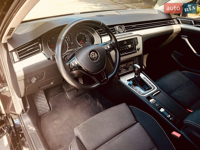 Универсал Volkswagen Passat 2016 в Ужгороде