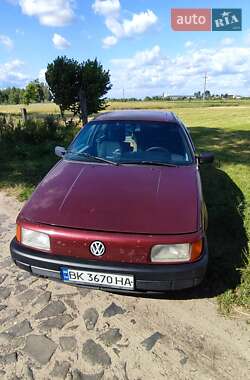 Седан Volkswagen Passat 1991 в Рівному