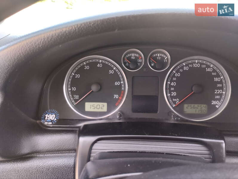 Универсал Volkswagen Passat 2002 в Самборе