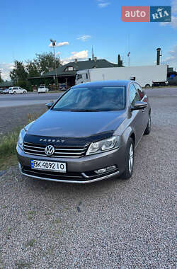 Седан Volkswagen Passat 2011 в Сарнах