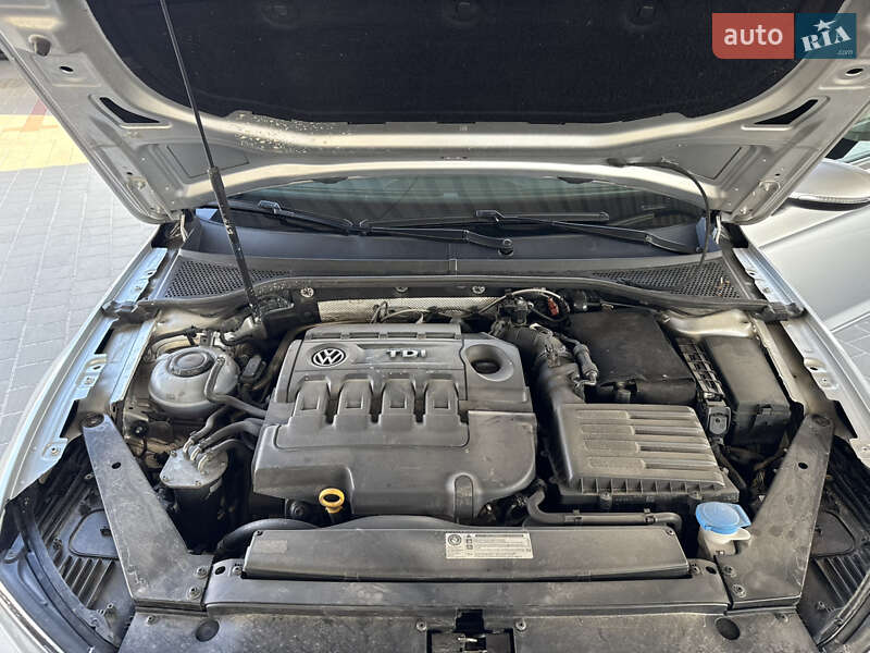 Седан Volkswagen Passat 2016 в Житомире