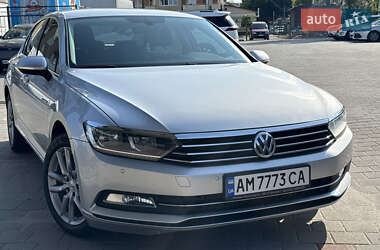 Седан Volkswagen Passat 2016 в Житомире