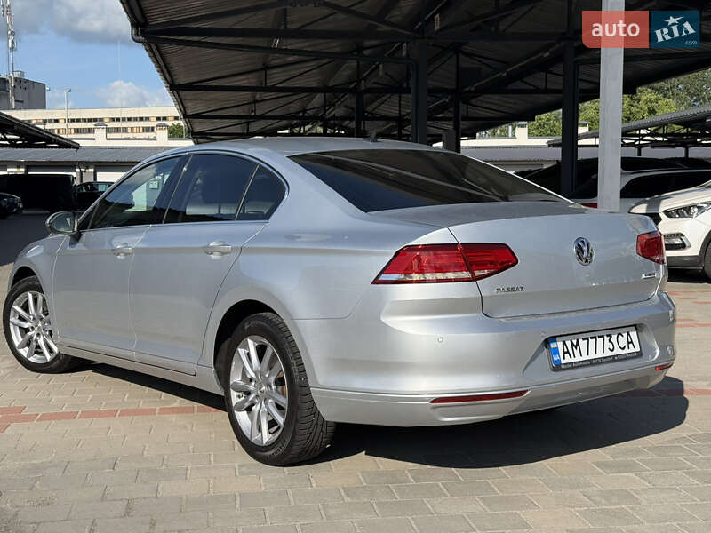 Седан Volkswagen Passat 2016 в Житомире