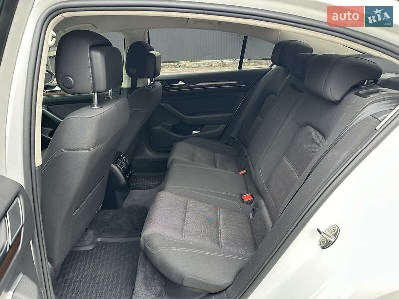 Седан Volkswagen Passat 2015 в Дніпрі