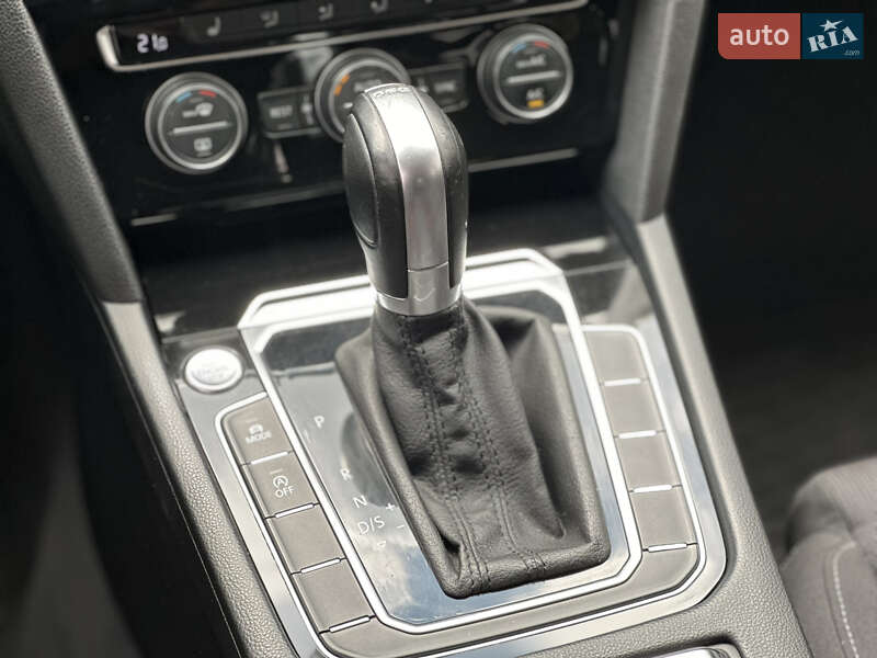 Седан Volkswagen Passat 2015 в Дніпрі