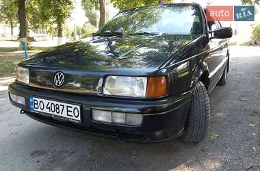 Седан Volkswagen Passat 1989 в Теребовлі