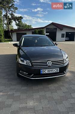 Седан Volkswagen Passat 2012 в Львове
