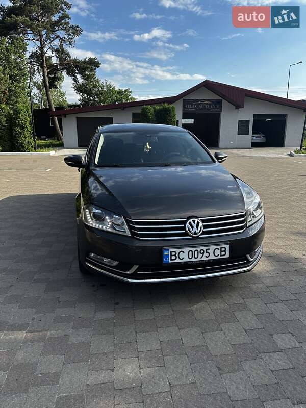 Седан Volkswagen Passat 2012 в Львові