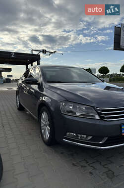 Седан Volkswagen Passat 2014 в Черновцах