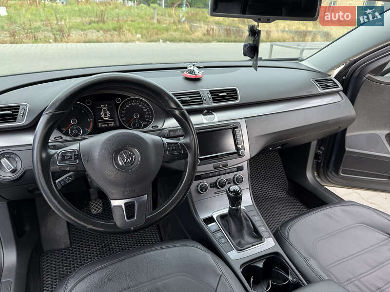 Седан Volkswagen Passat 2014 в Черновцах